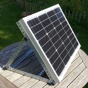 12V-Raufomat Solar mit Solarmodul, zeitgesteuerte Heufütterung auch an Standorten ohne Strom.